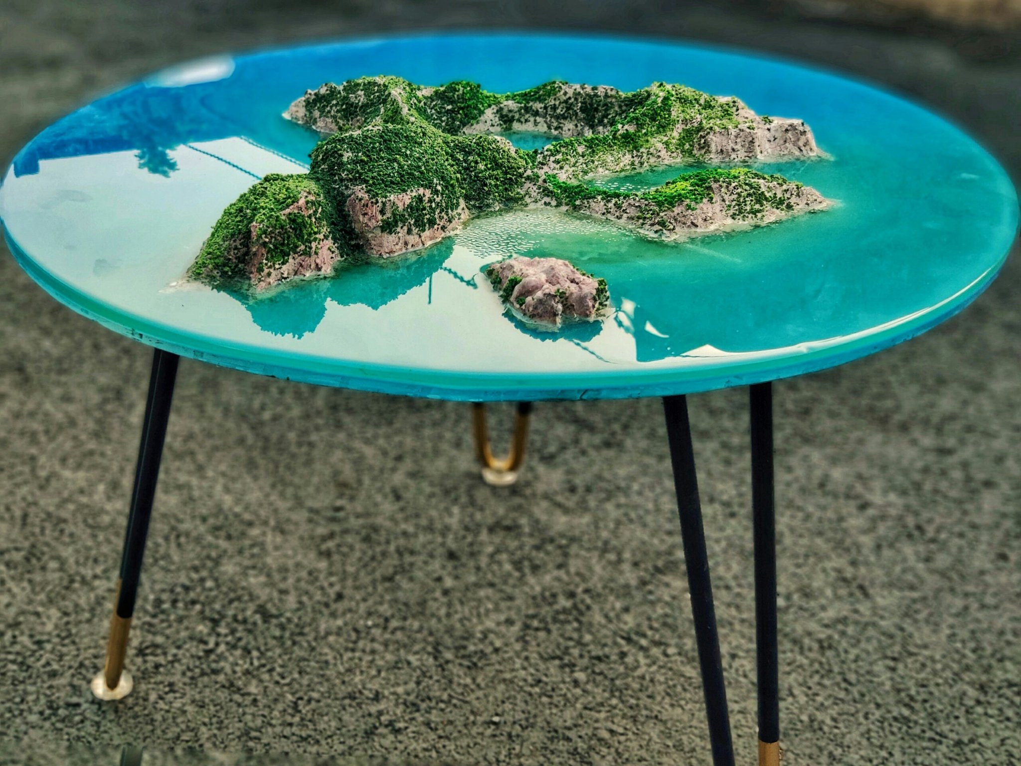 Epoxy resin table - miniatures - Diorama